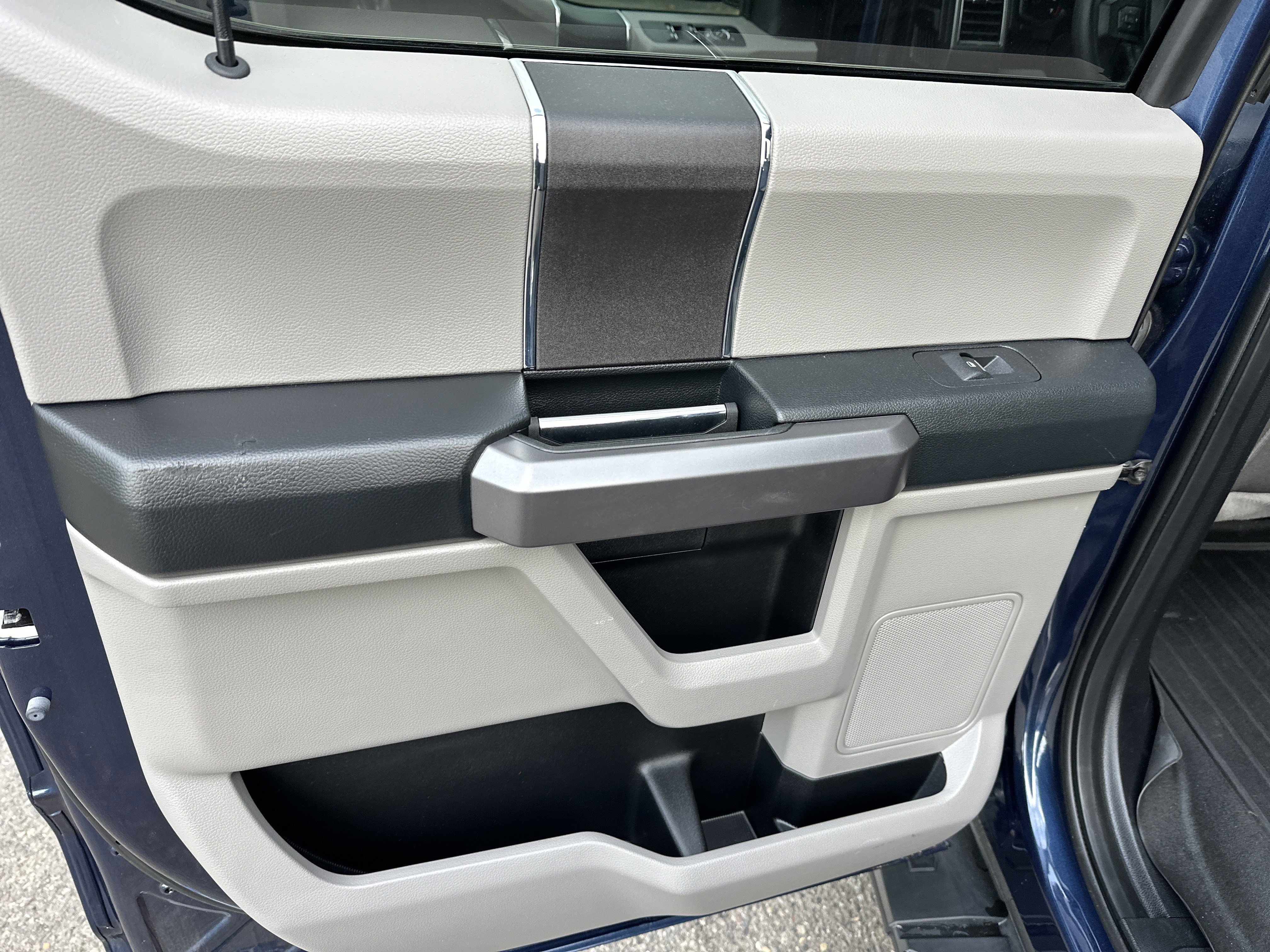 Used 2019 Ford F150 XLT image 12