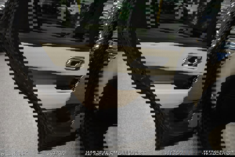 Used 2020 Land Rover Range Rover Velar S image 38