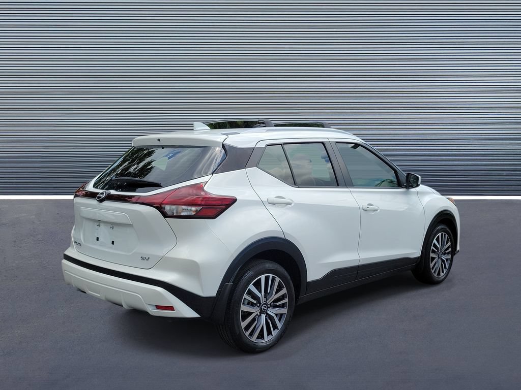 Used 2024 Nissan Kicks SV FWD image 3