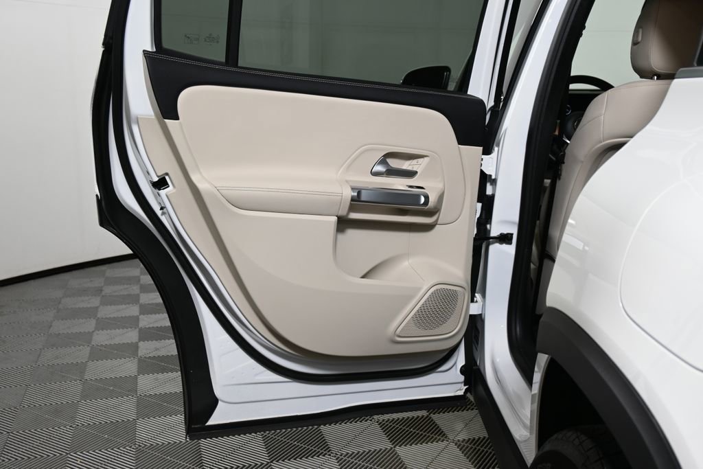 Used 2025 Mercedes-Benz GLB 250 4MATIC image 30