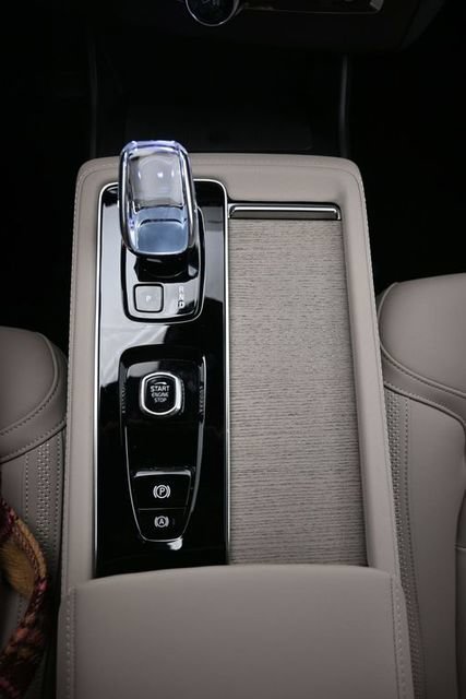 New 2026 Volvo XC90 T8 Plus w/ Protection Package Premier AWD/4WD image 11