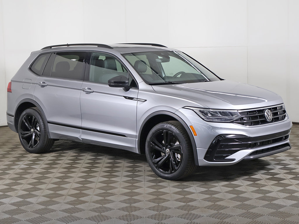 Used 2024 Volkswagen Tiguan SE R-Line AWD/4WD image 2