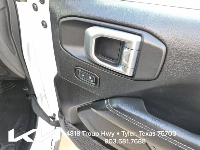 Used 2022 Jeep Wrangler Unlimited Rubicon w/ LED Lighting Group AWD/4WD image 15