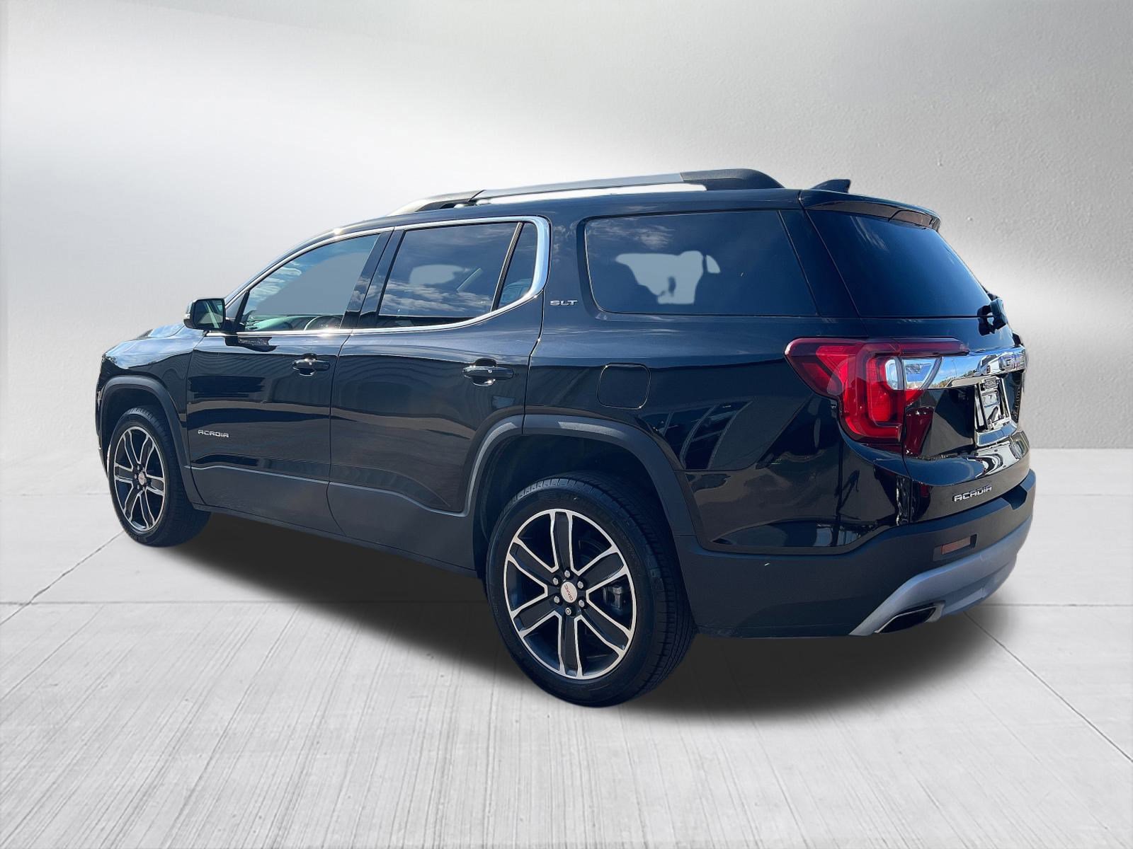 Used 2023 GMC Acadia SLT w/ Preferred Package image 5