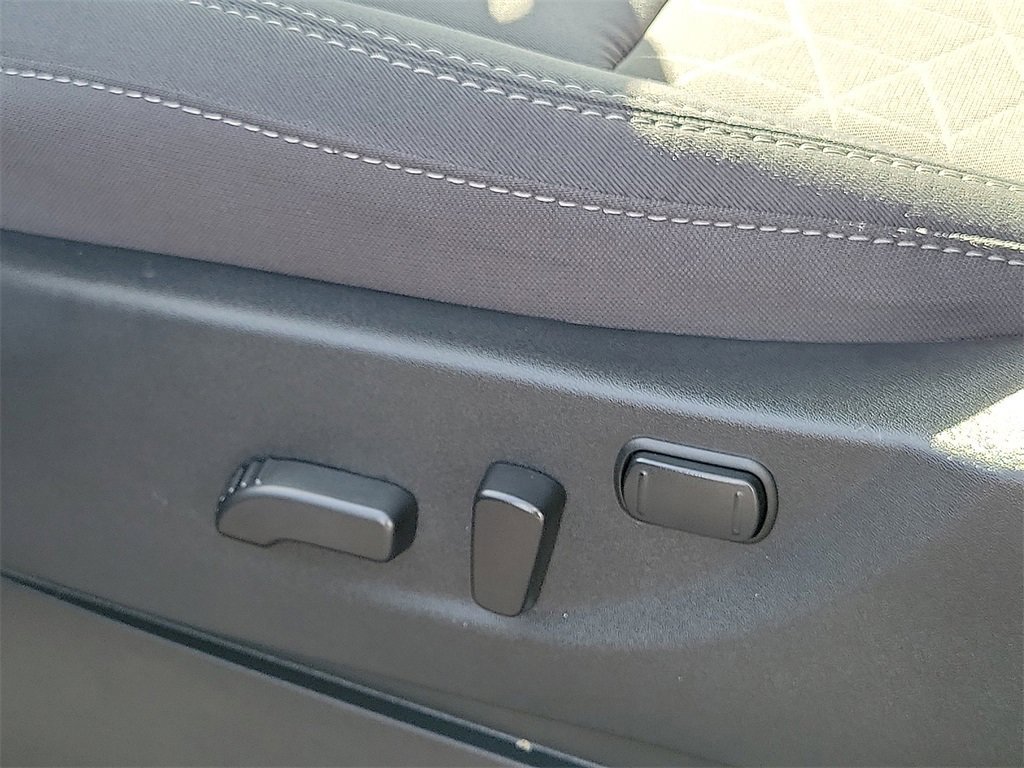 Used 2025 Nissan Frontier SV image 14