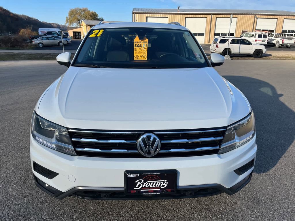 Used 2021 Volkswagen Tiguan SEL AWD/4WD image 2