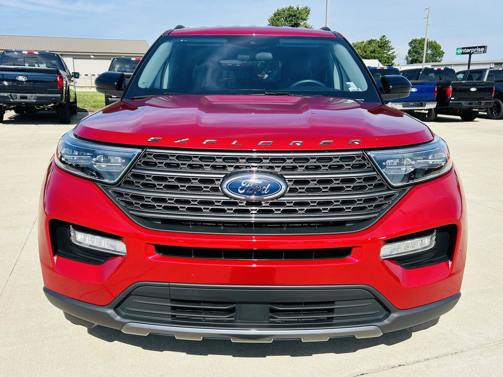 Used 2024 Ford Explorer XLT w/ Equipment Group 202A AWD/4WD image 34