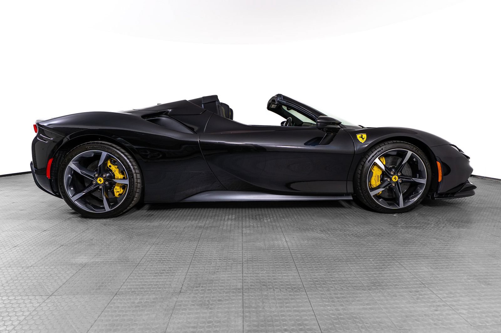 Certified 2023 Ferrari SF90 Spider AWD/4WD image 6