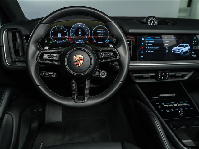 Used 2025 Porsche Cayenne AWD/4WD image 18