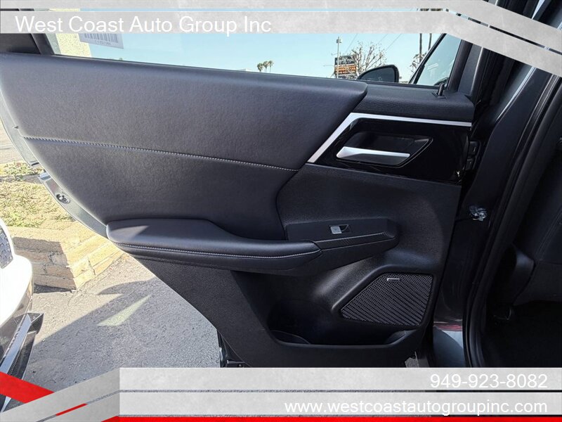 Used 2025 Mitsubishi Outlander SE AWD/4WD image 14