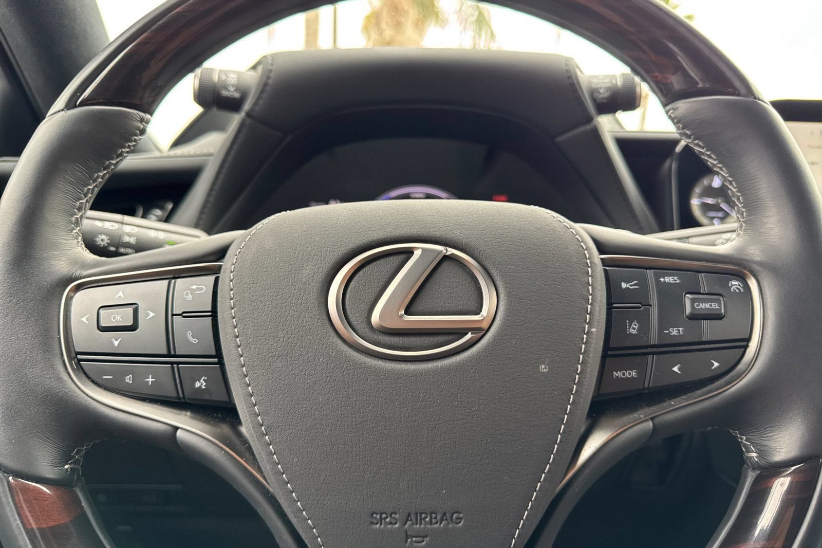 Certified 2023 Lexus LS 500h AWD w/ Luxury Package image 26