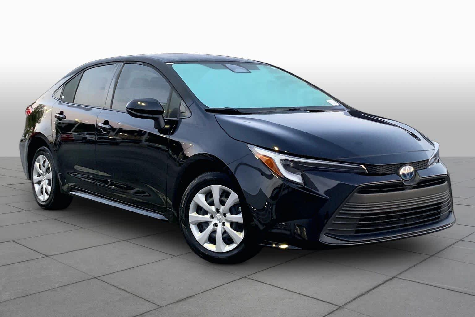 Used 2024 Toyota Corolla LE FWD image 3