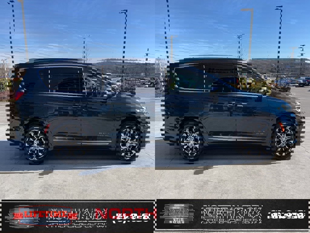 Used 2024 Chrysler Pacifica Pinnacle w/ Trailer Tow Group image 23