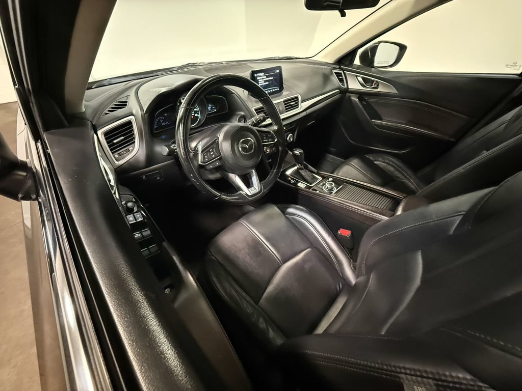 Used 2018 MAZDA MAZDA3 Touring FWD image 2