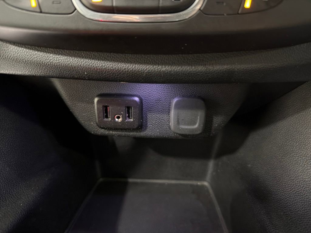 Used 2018 Chevrolet Traverse LT image 39