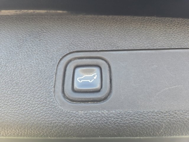 Used 2012 GMC Yukon XL SLT w/ SLT-2 Equipment Package image 12