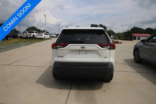 Used 2020 Toyota RAV4 XLE Premium FWD image 2