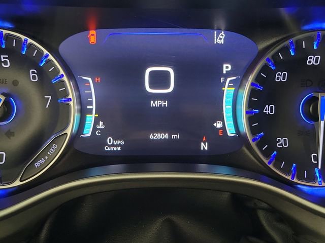 Used 2023 Chrysler Pacifica Touring-L FWD image 2
