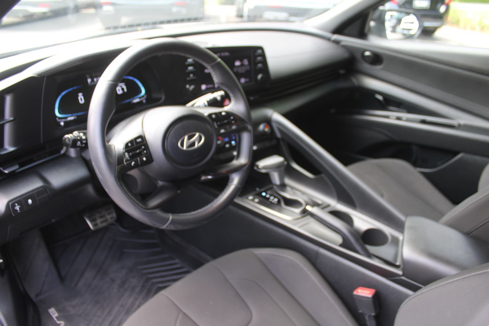 Used 2025 Hyundai Elantra Sport FWD image 21