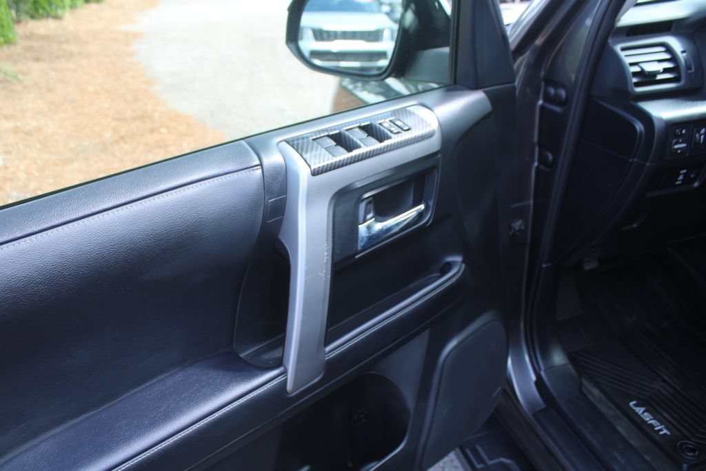 Used 2022 Toyota 4Runner SR5 Premium AWD/4WD image 18