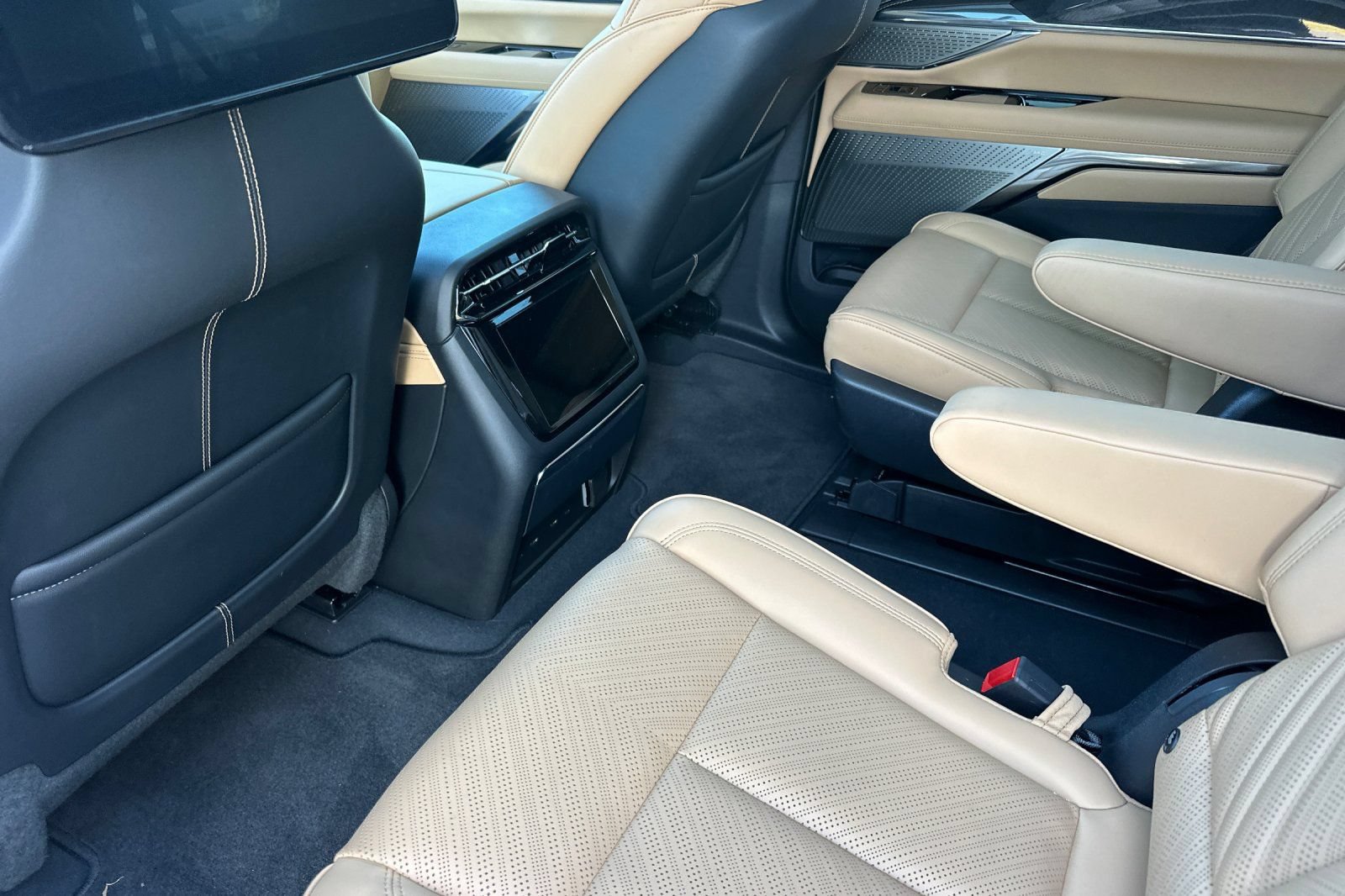 Certified 2026 Cadillac Escalade IQL Sport 2 AWD/4WD image 14