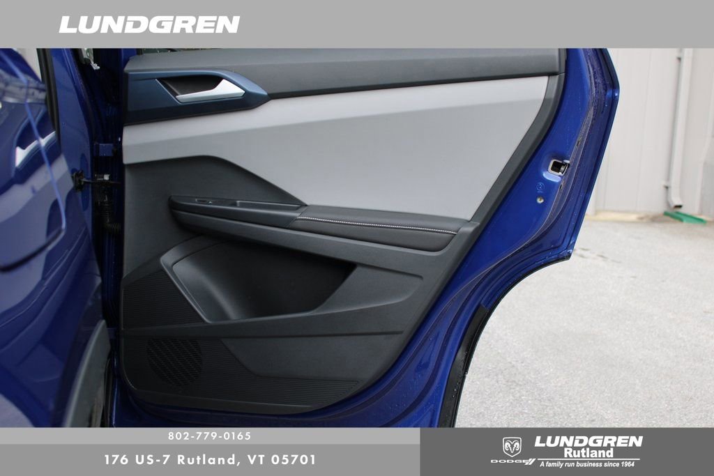 Used 2024 Volkswagen Taos SE w/ Panoramic Sunroof Package image 16