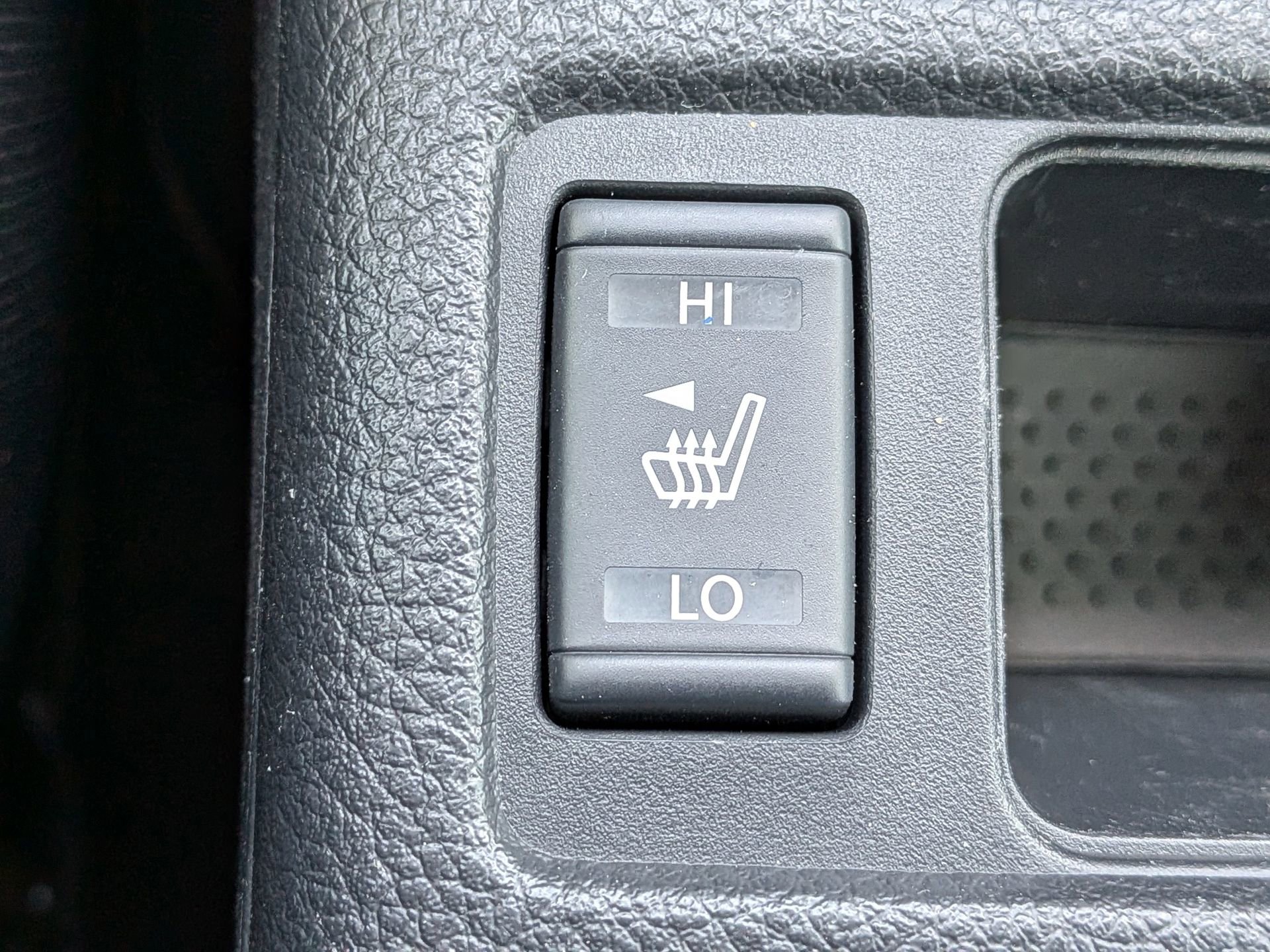 Used 2018 Nissan Rogue SV image 27