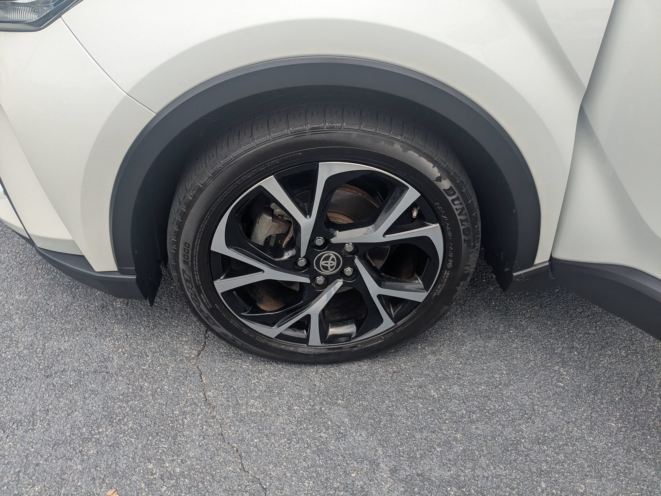 Used 2021 Toyota C-HR XLE FWD image 10