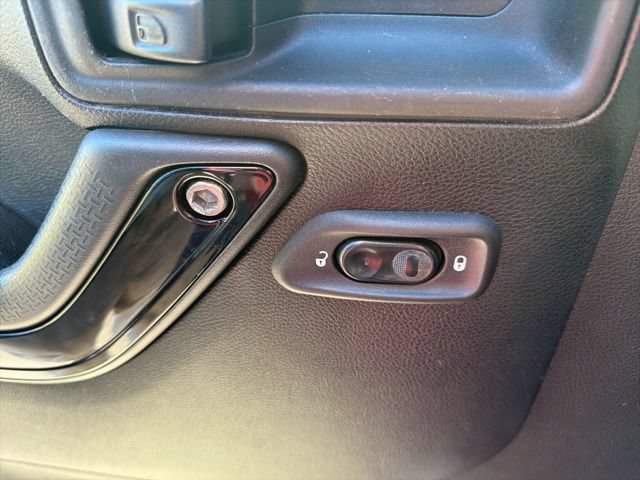 Used 2012 Jeep Wrangler Unlimited Sahara AWD/4WD image 19