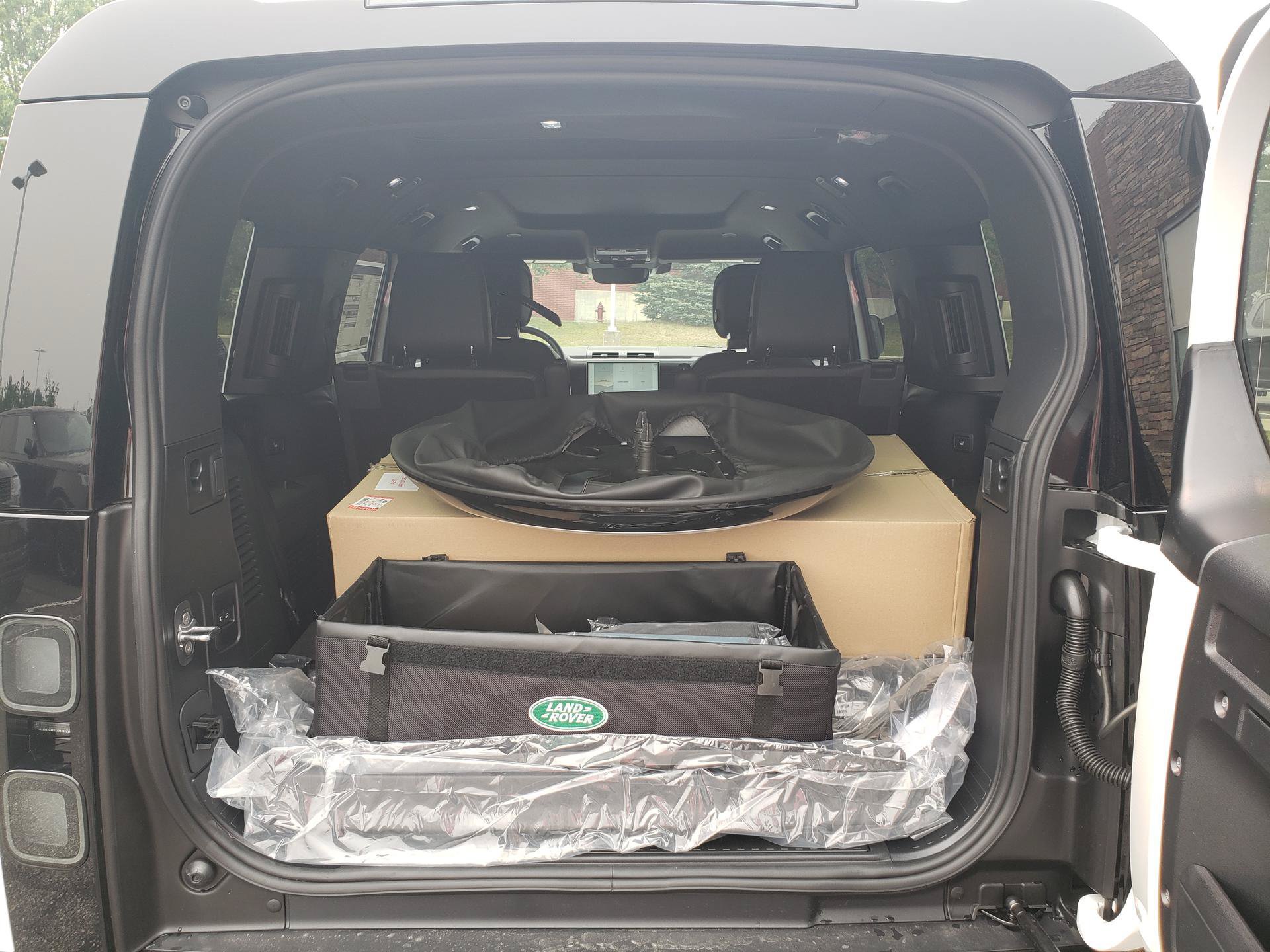 New 2026 Land Rover Defender 130 X-Dynamic SE AWD/4WD image 7
