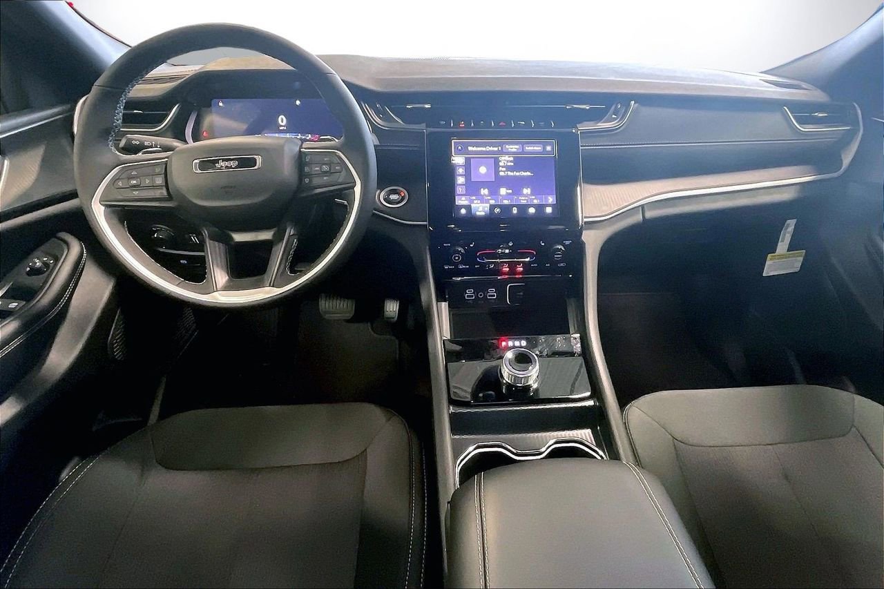 New 2025 Jeep Grand Cherokee Laredo w/ Luxury Tech Group I image 5