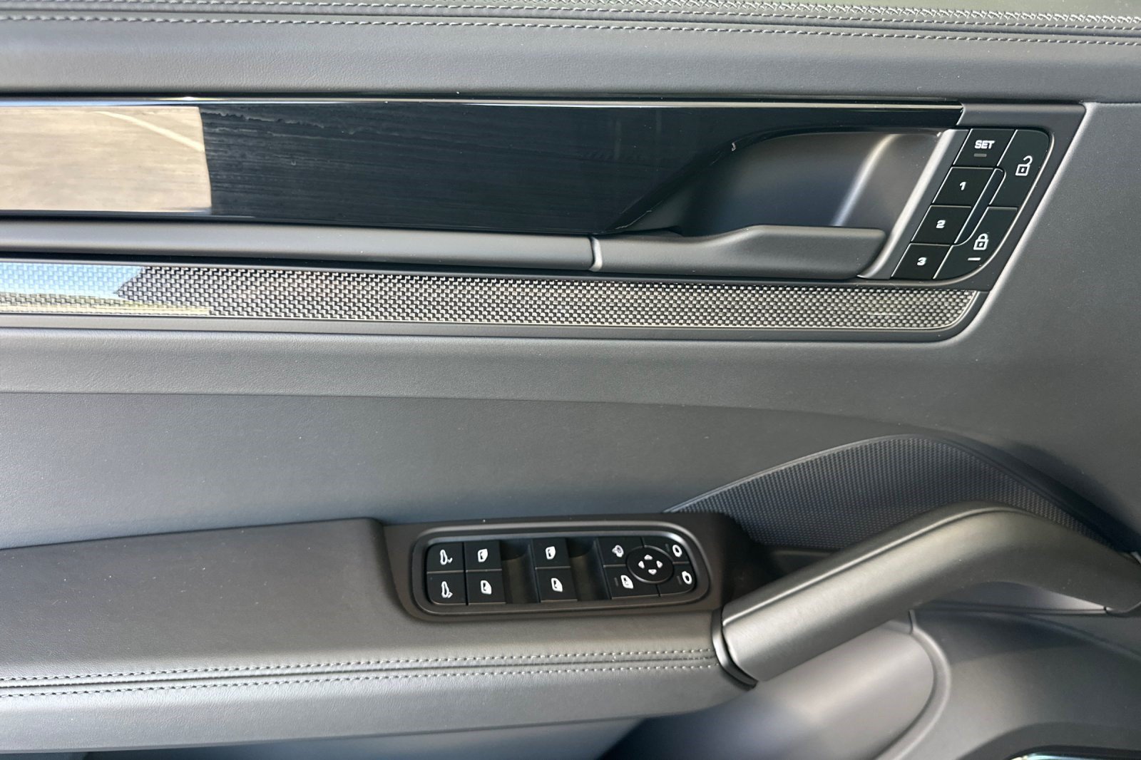 Used 2025 Porsche Cayenne GTS AWD/4WD image 12