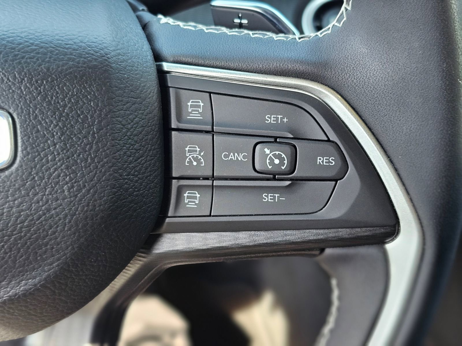 Used 2023 Jeep Grand Cherokee Altitude image 16