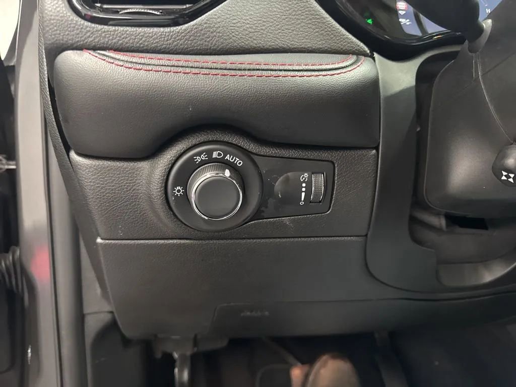 Used 2025 Dodge Durango R/T AWD/4WD image 13