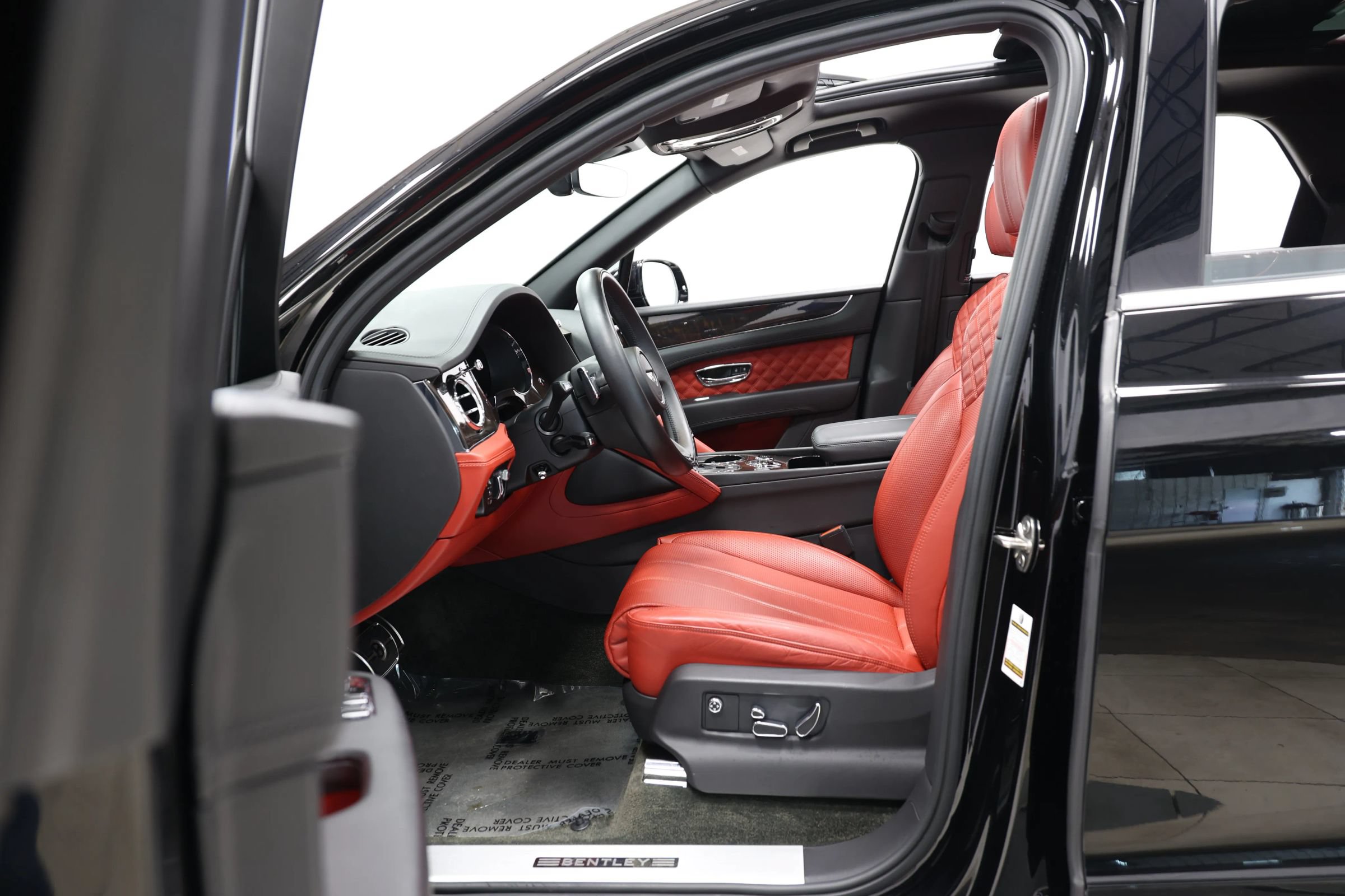 Used 2022 Bentley Bentayga AWD/4WD image 15