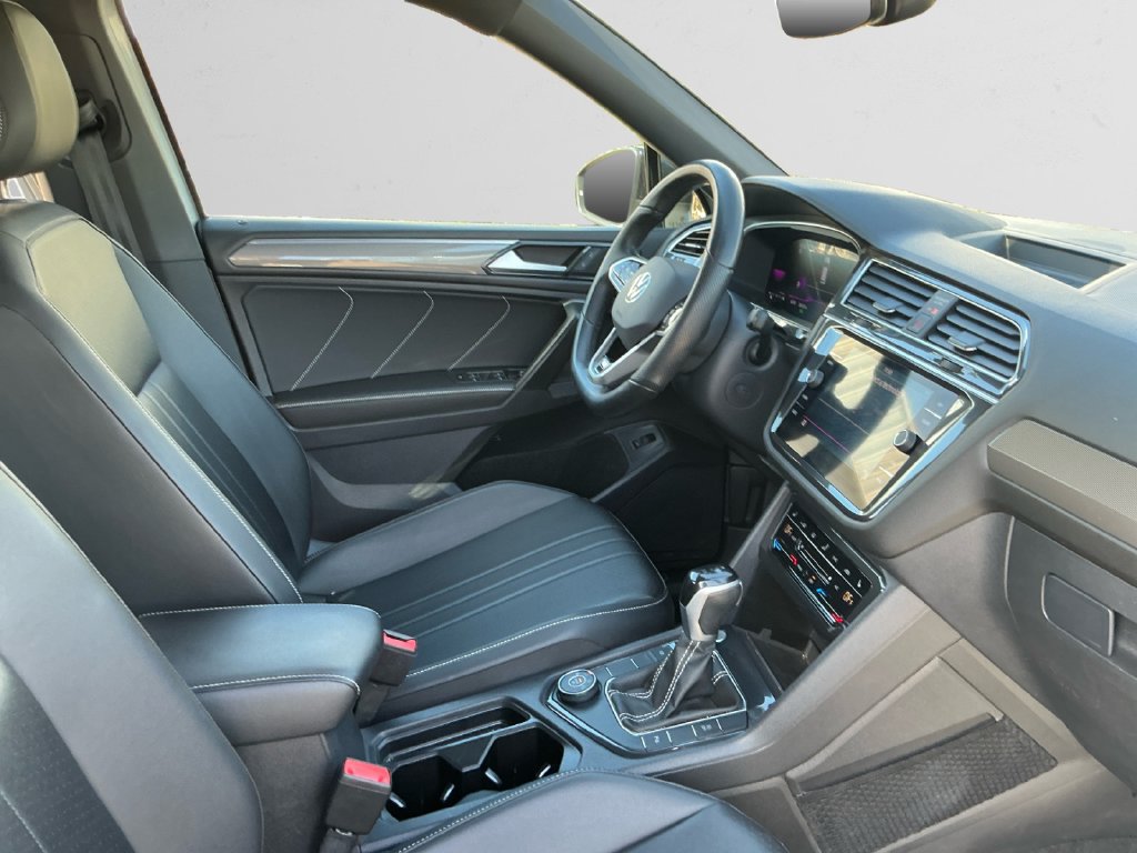 Used 2024 Volkswagen Tiguan SE R-Line AWD/4WD image 15
