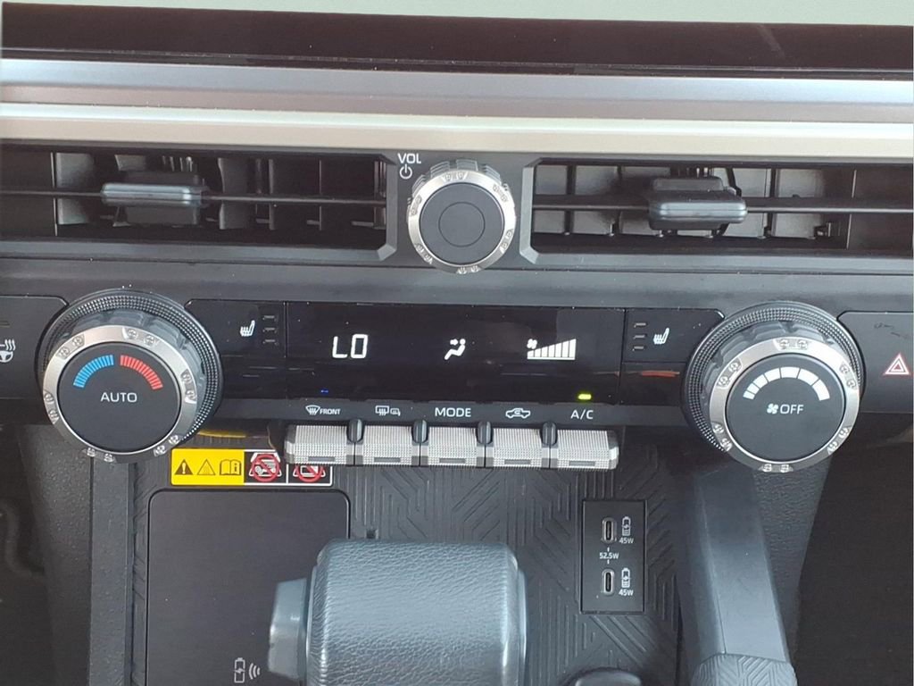 Used 2024 Toyota Tacoma TRD Sport w/ TRD Sport Upgrade Package image 21