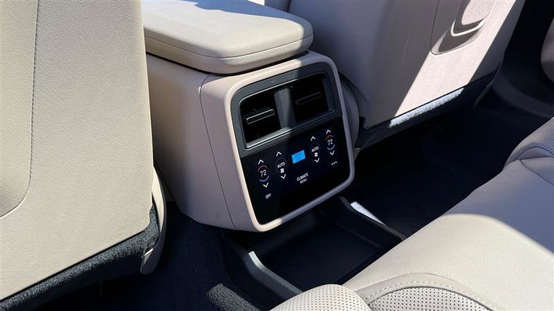 Used 2023 Porsche Taycan image 18