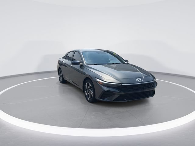 Certified 2025 Hyundai Elantra Sport FWD image 2