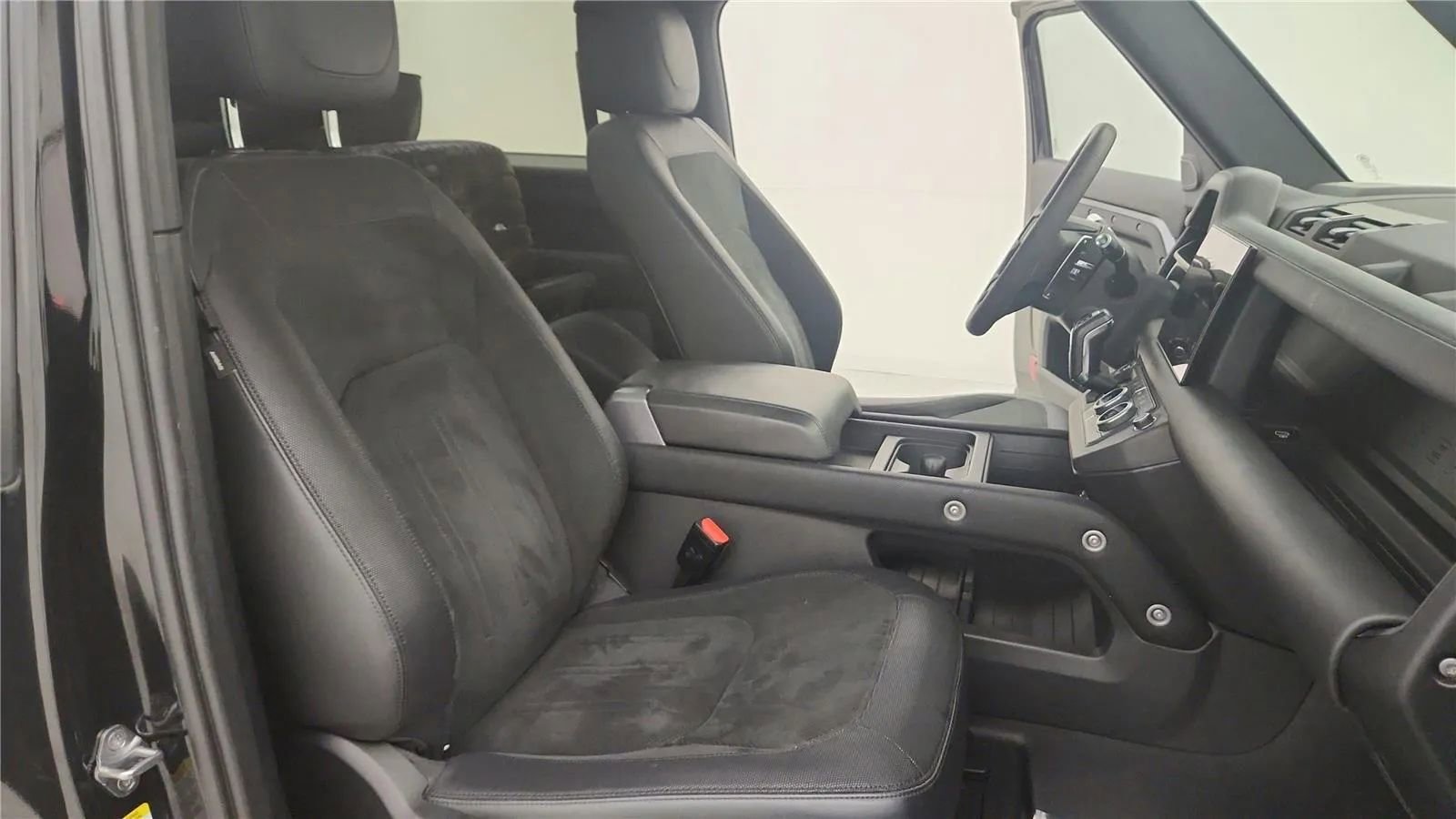 Used 2022 Land Rover Defender 90 V8 image 36