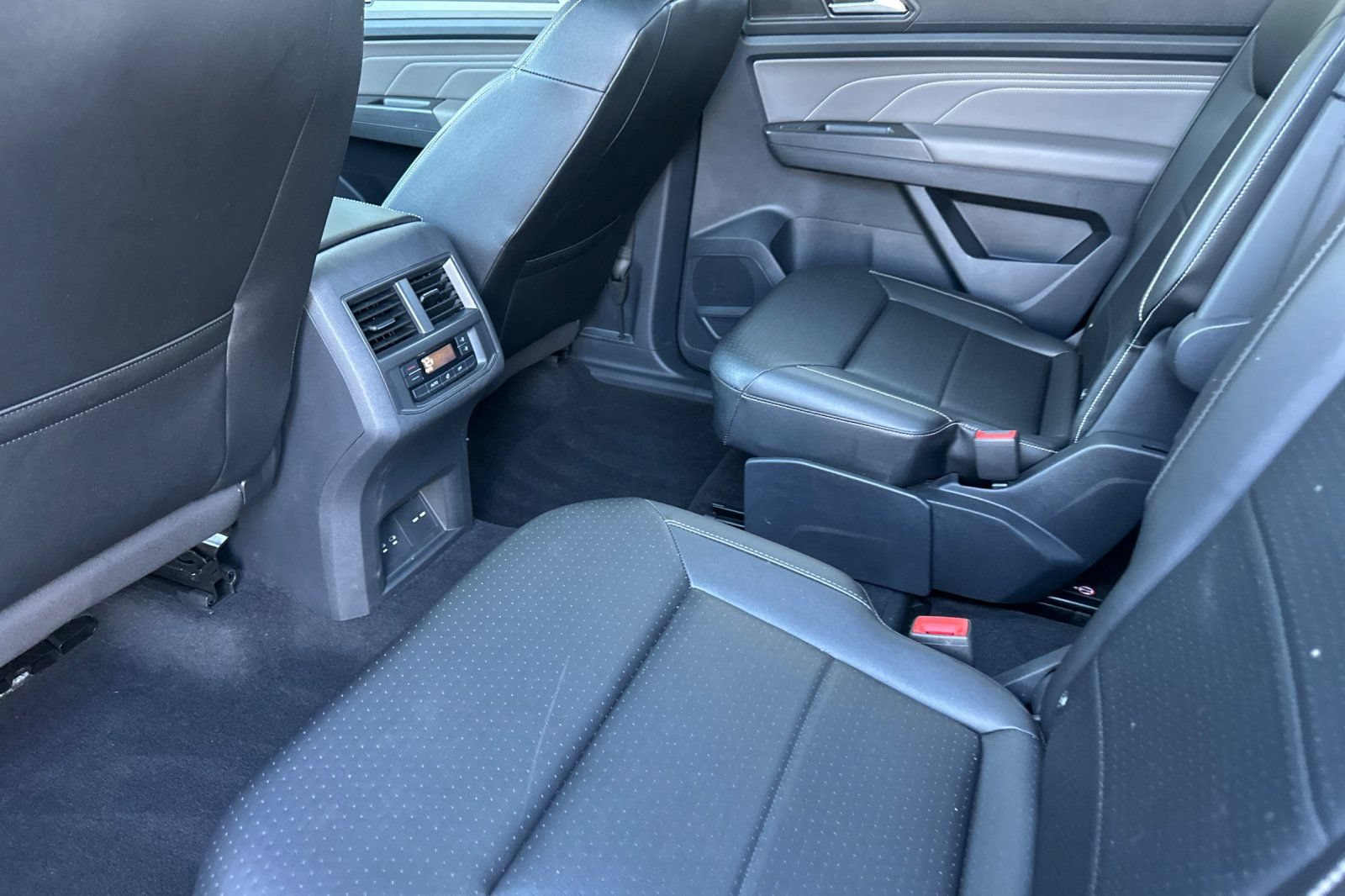Used 2022 Volkswagen Atlas SEL R-Line AWD/4WD image 12
