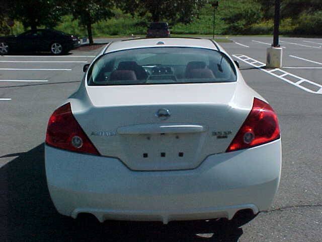 Used 2011 Nissan Altima 3.5 SR FWD image 39