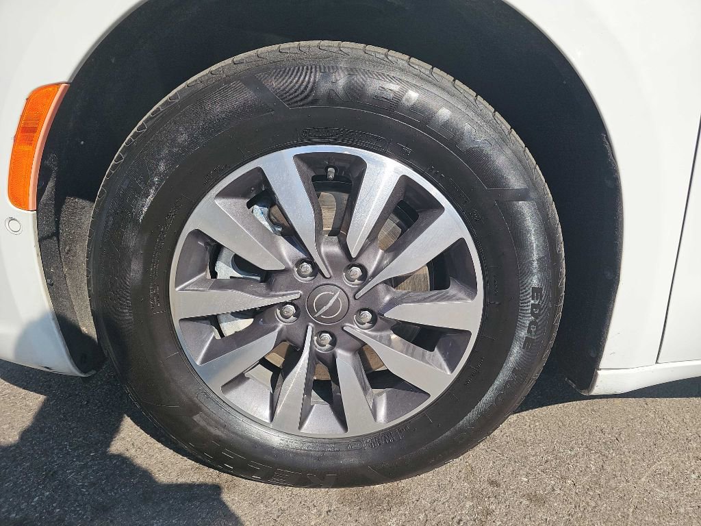 Used 2022 Chrysler Pacifica Touring-L w/ Uconnect Theater Family Group image 27