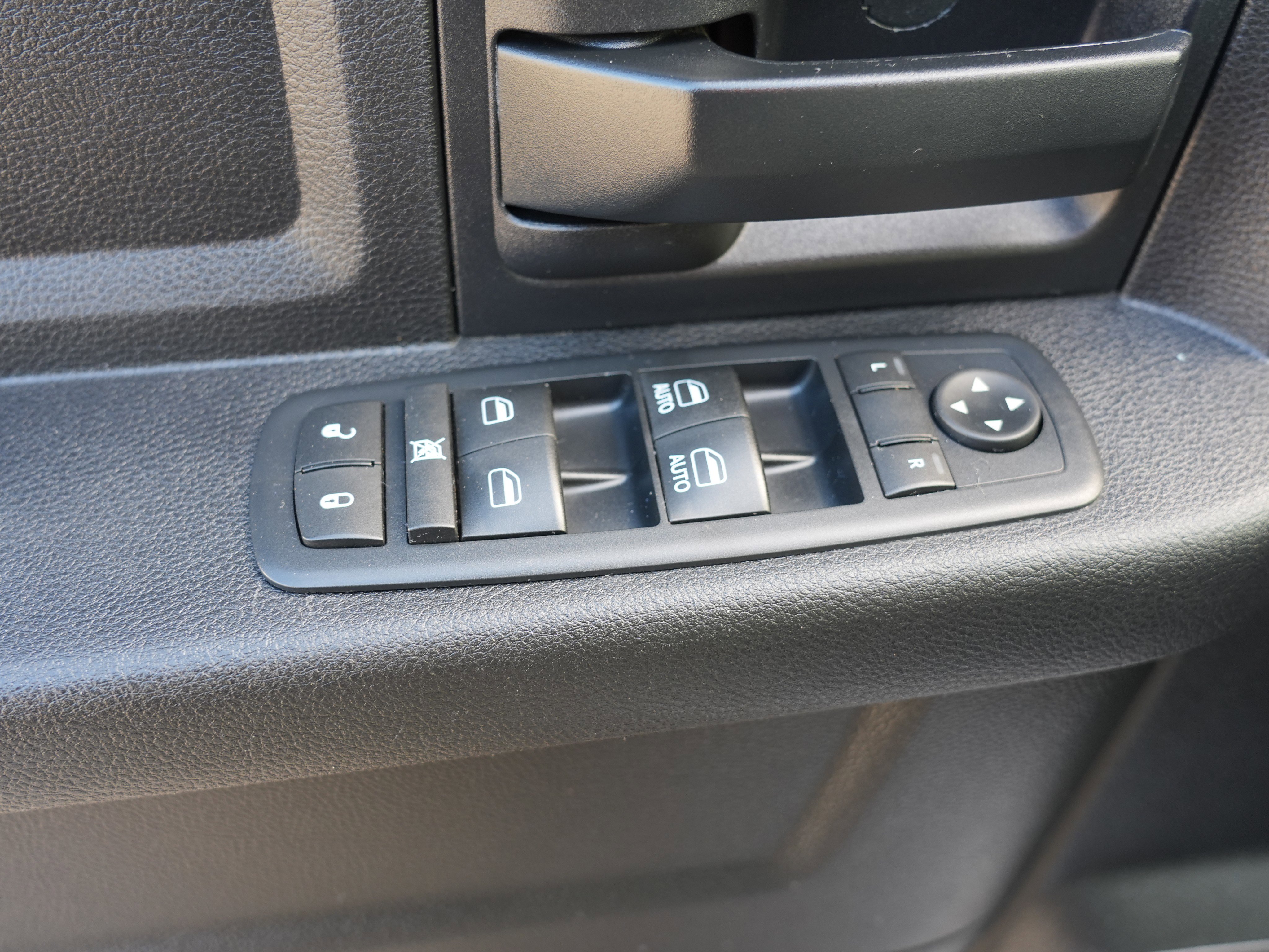 Used 2017 RAM 1500 Express image 19