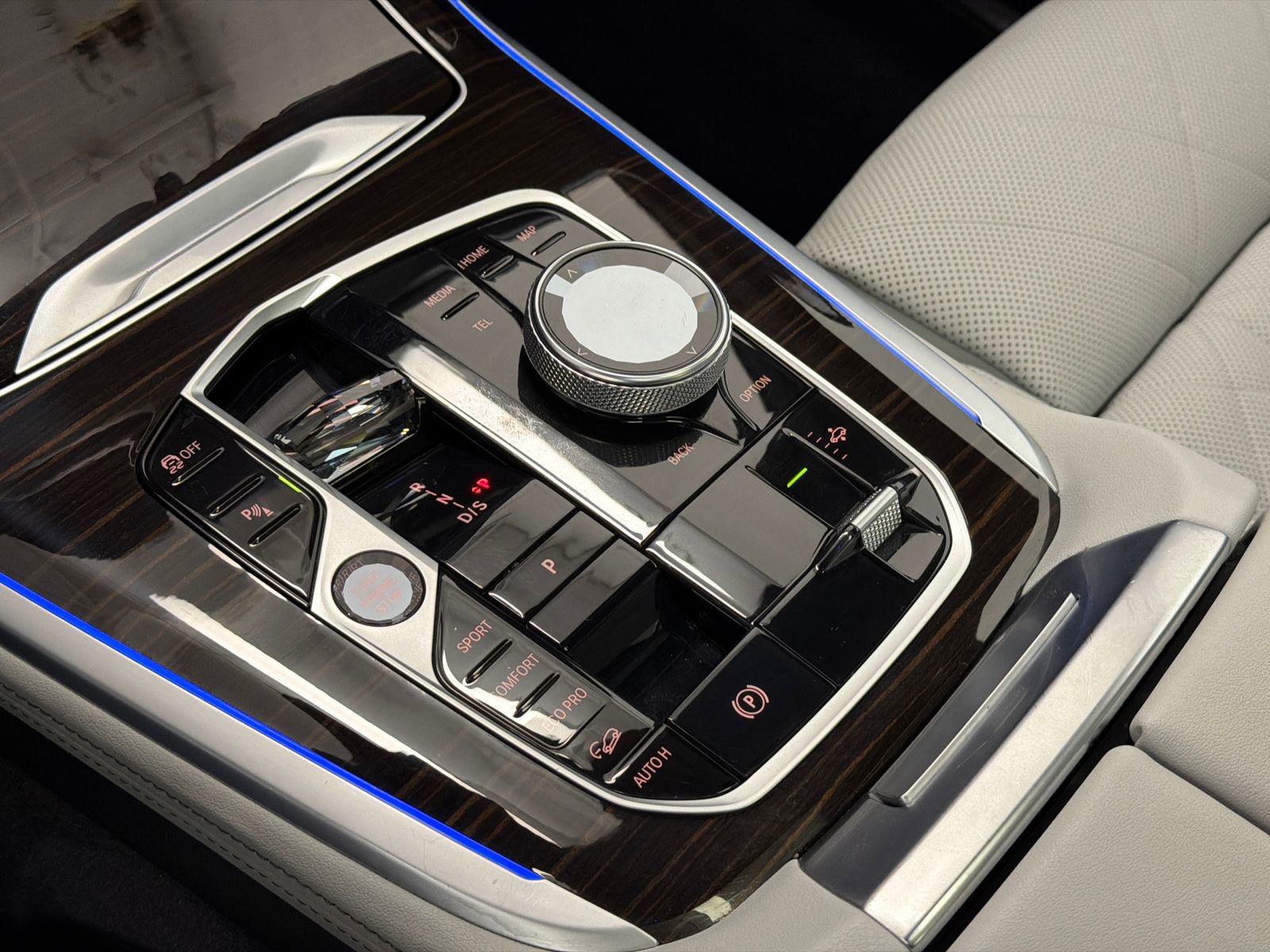 Used 2023 BMW X7 xDrive40i w/ Executive Package image 32