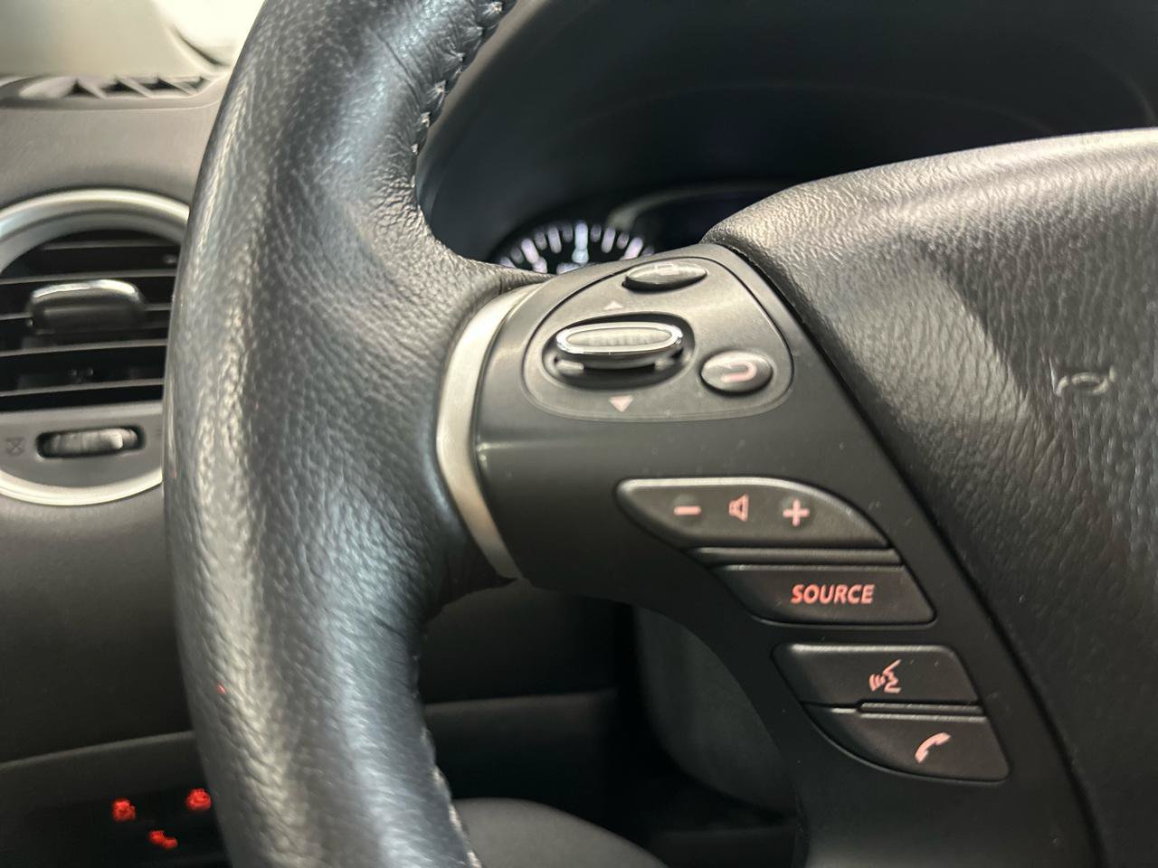 Used 2018 Nissan Pathfinder SV w/ SV Tech Package AWD/4WD image 25