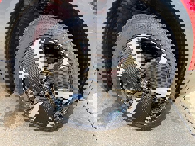 Used 2025 Nissan Kicks SR image 9