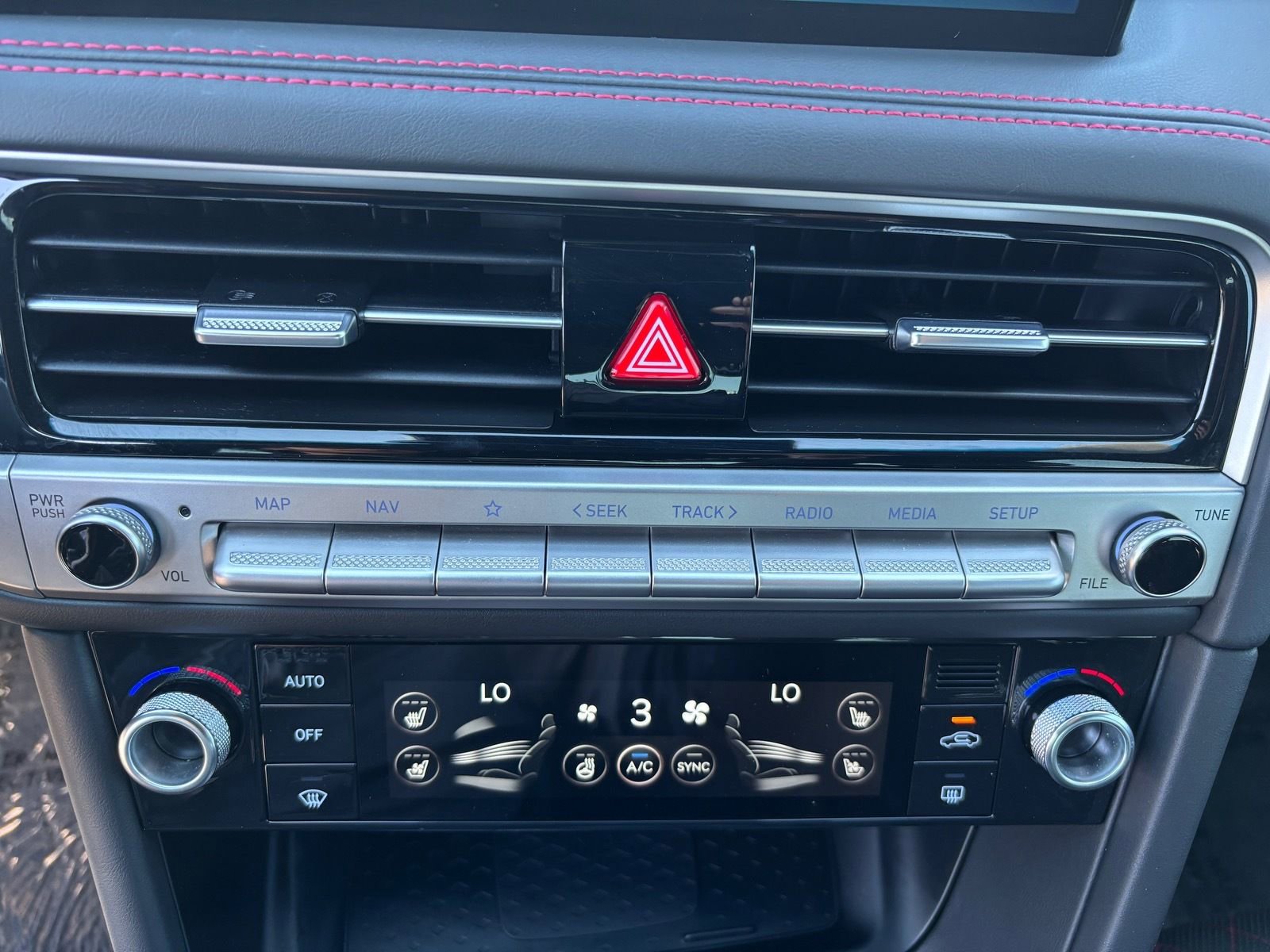 Used 2024 Genesis G70 3.3T Advanced w/ Sport Prestige Package image 26