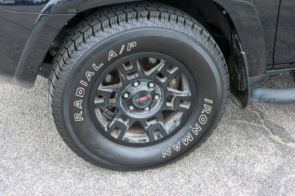 Used 2021 Toyota 4Runner SR5 Premium w/ Moonroof Package RWD image 7