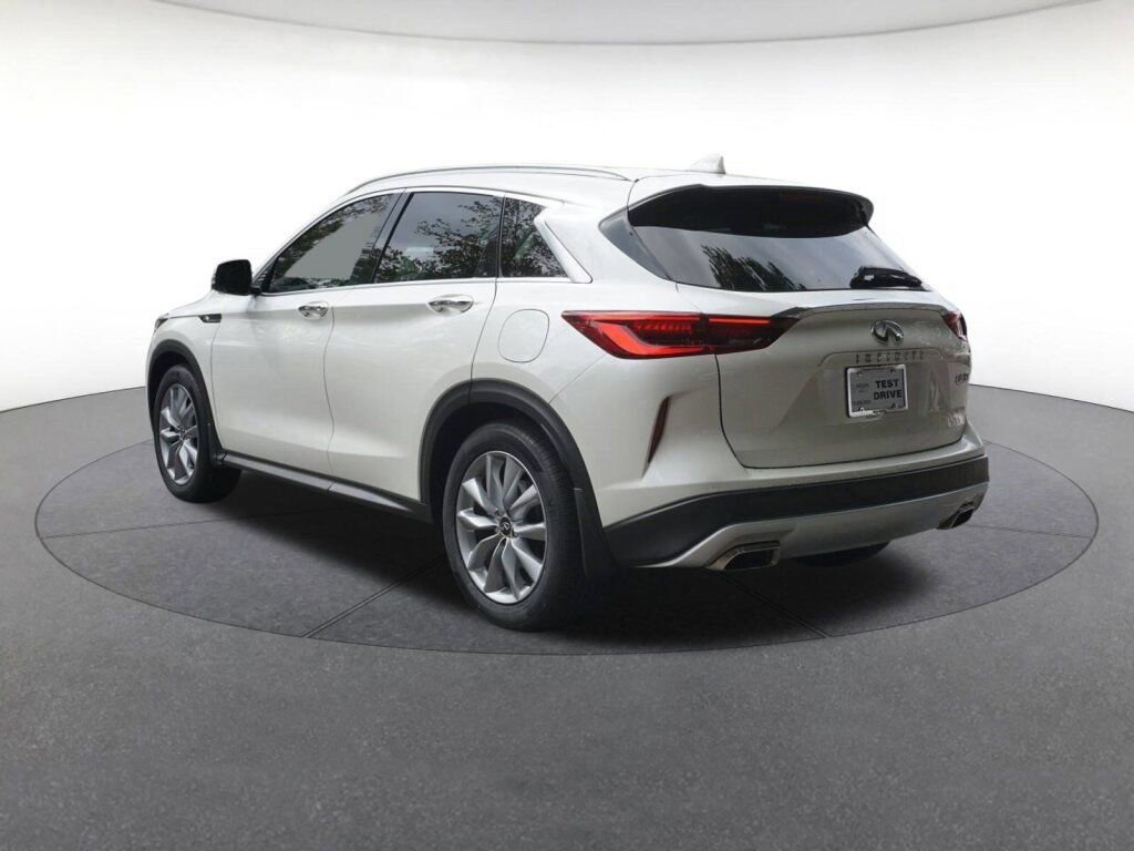 Used 2022 INFINITI QX50 Essential image 4